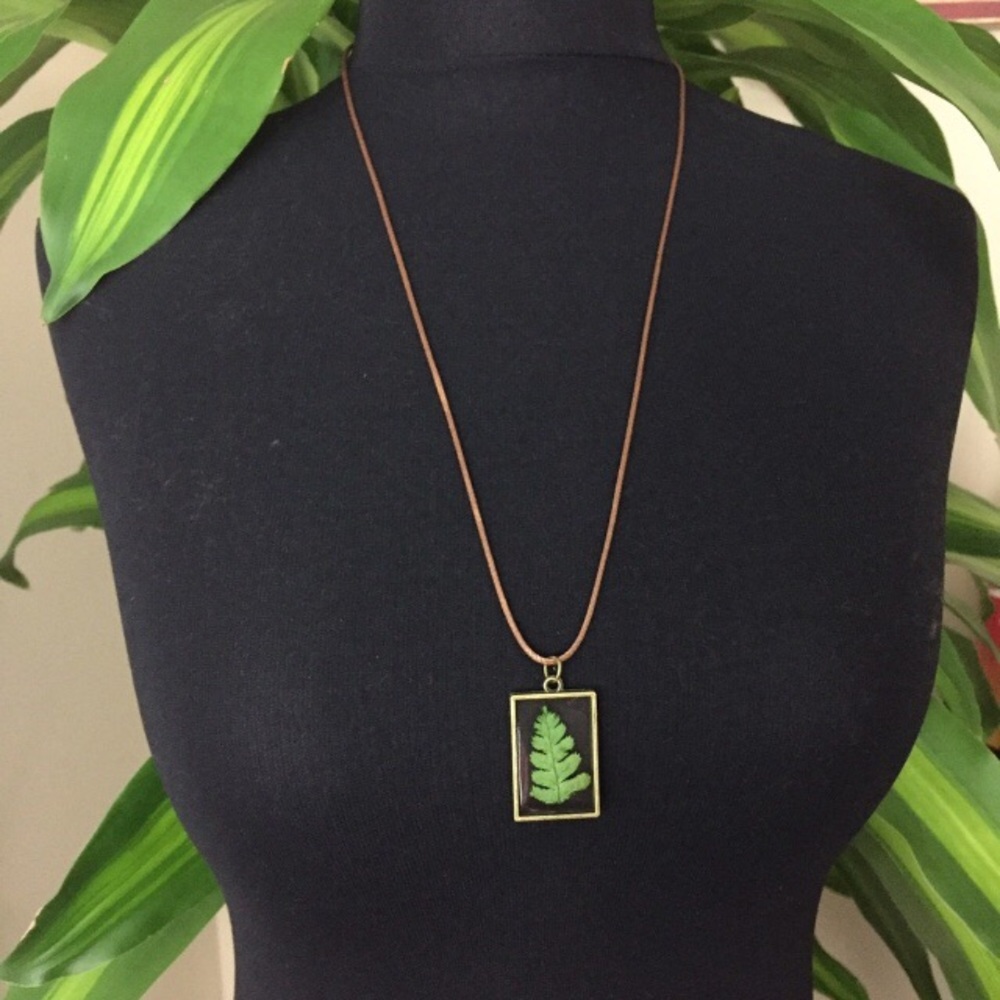 Real pressed fern green plant flower glass pendant - Picture 4 of 4